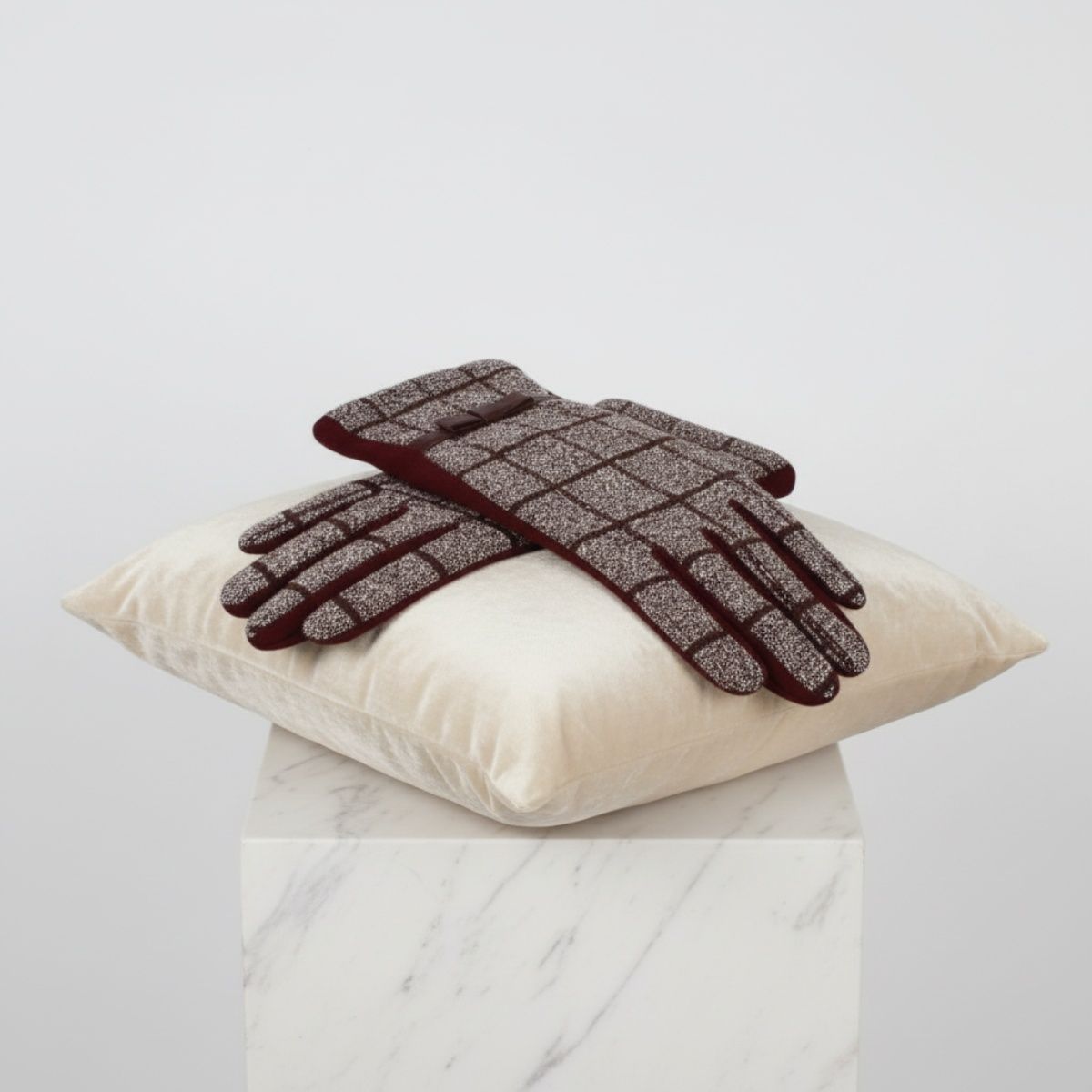 Plaid Wine Touchscreen Winter Gloves for Women